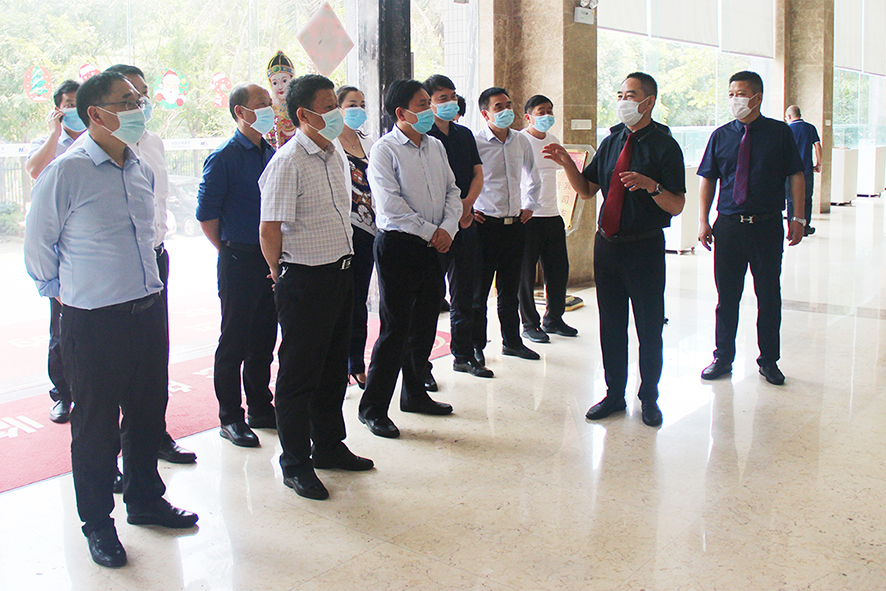 貴州省銅仁市人大常委會主任陳達新同志及松桃縣委副書記、縣長龍群躍同志等黨政考察團領導一行蒞臨大族粵銘激光集團