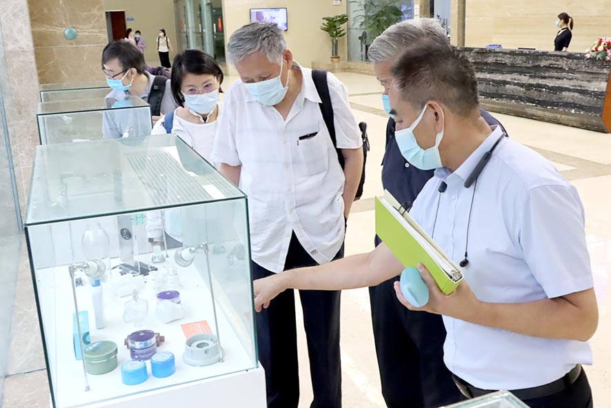 中國機床工具工業(yè)協(xié)會行業(yè)發(fā)展委員會王旭主任一行 蒞臨粵銘激光集團考察調(diào)研