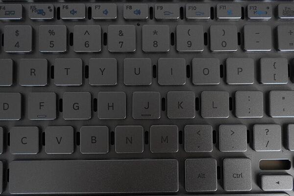 鍵盤激光打標，永久標刻精準定位