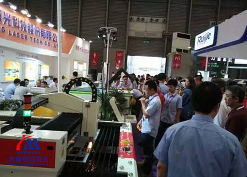 大族粵銘激光人山人海的現場-上海廣告展