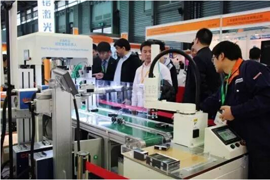 2015年首次亮相的大族粵銘智能機器人