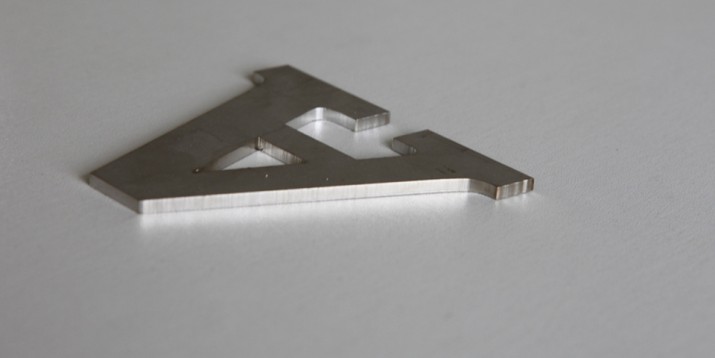 激烈的鋼板市場，優越的金屬激光切割機