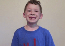 奶思！手機(jī)殼激光打標(biāo)機(jī)讓假笑男孩笑容永存此刻