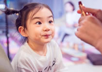 激光打標機打標口紅管，連空瓶也好玩